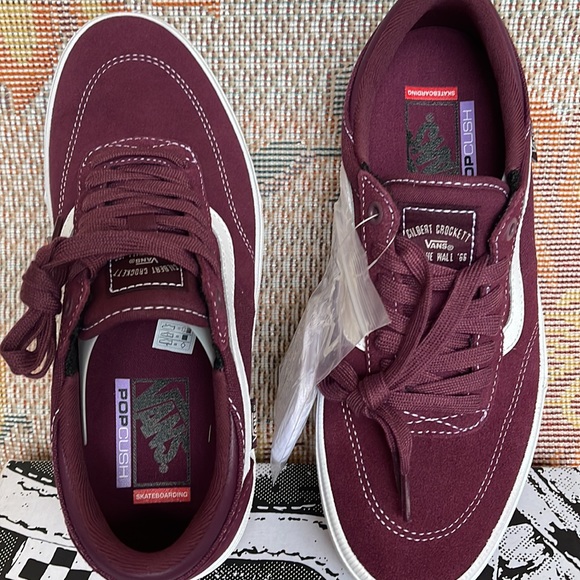 Vans WMNS Gilbert Crockett
Mauve Wine
VN0A5JIFALO
Sneakers - Picture 13 of 16